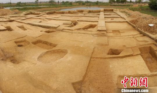 В Наньчане обнаружены комплексы захоронений времен позднего неолита