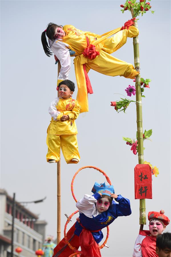 Праздничное шествие шэхо в деревне Фэнцунь