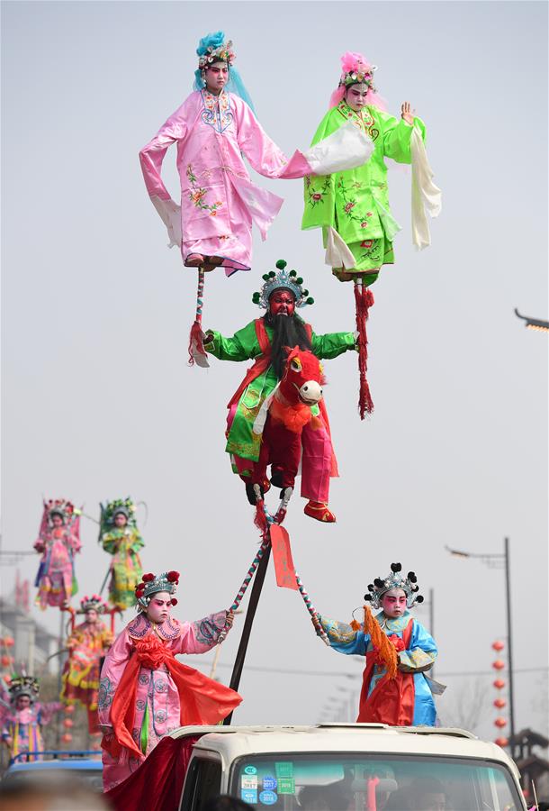 Праздничное шествие шэхо в деревне Фэнцунь