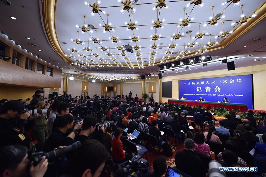 Цели трехлетней программы "битва за голубое небо" будут углубляться на базе 13-й пятилетки - министр охраны окружающей среды КНР