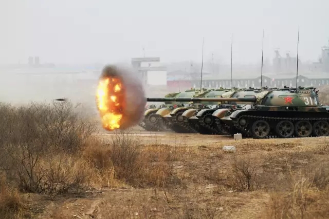 Китайский беспилотный танк привлек большое внимание