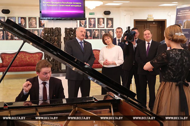 О роли искусства, звездах шоу-бизнеса и "Евровидении" - Лукашенко встретился с талантливой молодежью