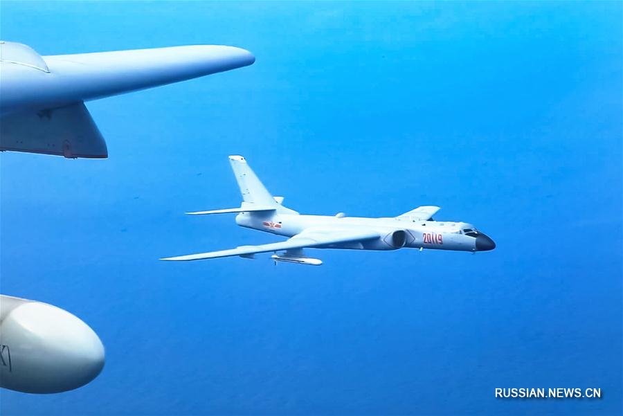 Китайские ВВС провели боевые учения в западной части Тихого океана и полет в регионе ЮКМ