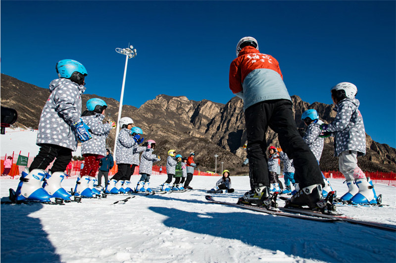В Яньцине жители села создали лыжную команду 