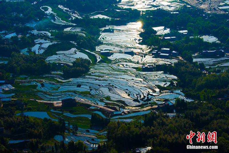Прекрасные террасные поля в уезде Сюйюн провинции Сычуань