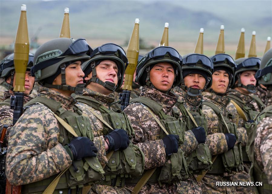 На казахстанской военной базе "Отар" прошла репетиция парада в честь Дня защитника Отечества