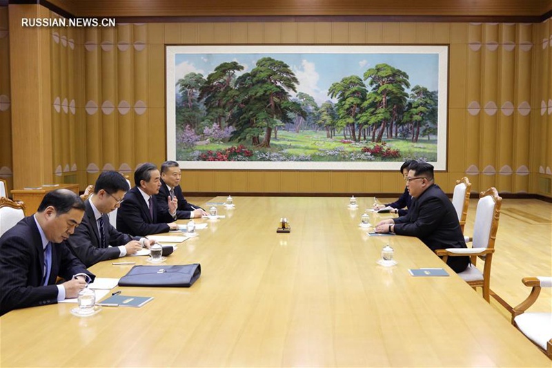 Верховный лидер КНДР Ким Чен Ын и глава МИД КНР Ван И обсудили двусторонние связи и проблему Корейского полуострова