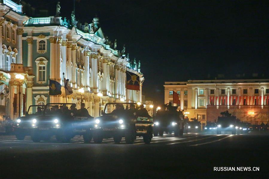 Репетиция Парада Победы на Дворцовой площади Санкт-Петербурга