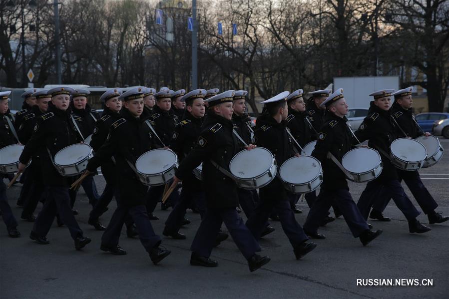 Репетиция Парада Победы на Дворцовой площади Санкт-Петербурга