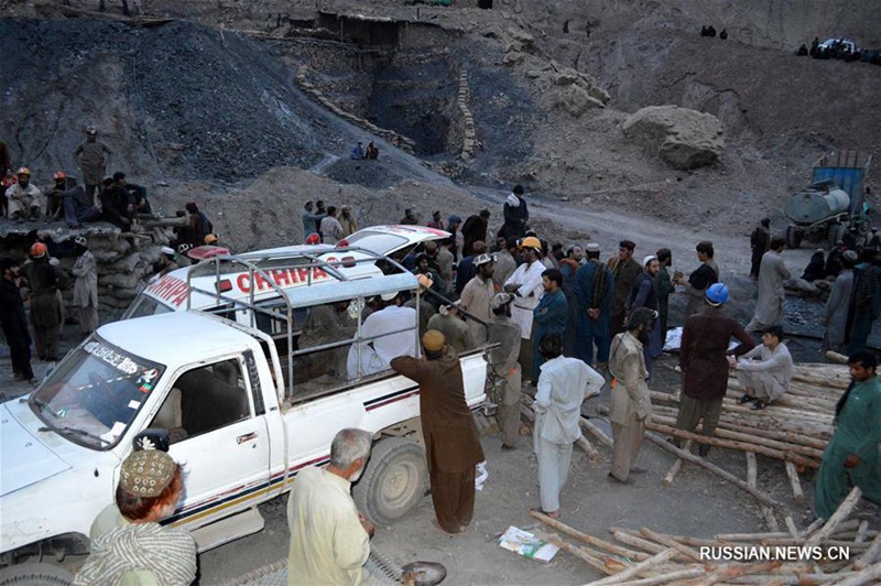 В результате обрушений на угольных шахтах в Пакистане 18 человек погибли, 13 пострадали