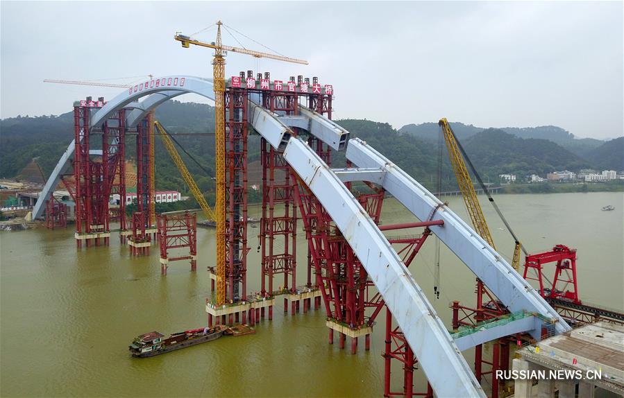 В Лючжоу установлена средняя часть арки моста "Гуаньтан" весом 5885 тонн