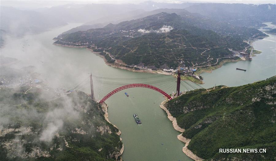 Мост через реки Сянси и Янцзы в провинции Хубэй