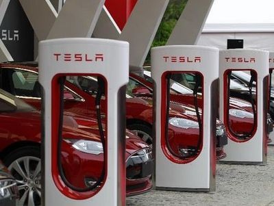 Tesla построит огромную сеть станций сверхбыстрой подзарядки электромобилей в Китае, США и Европе