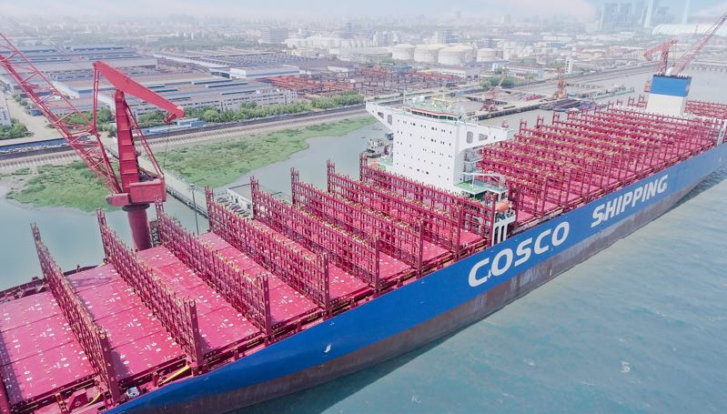 В Шанхае введено в эксплуатацию крупнейшее в Китае контейнерное судно