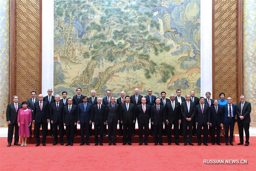 Си Цзиньпин встретился с руководителями известных международных компаний