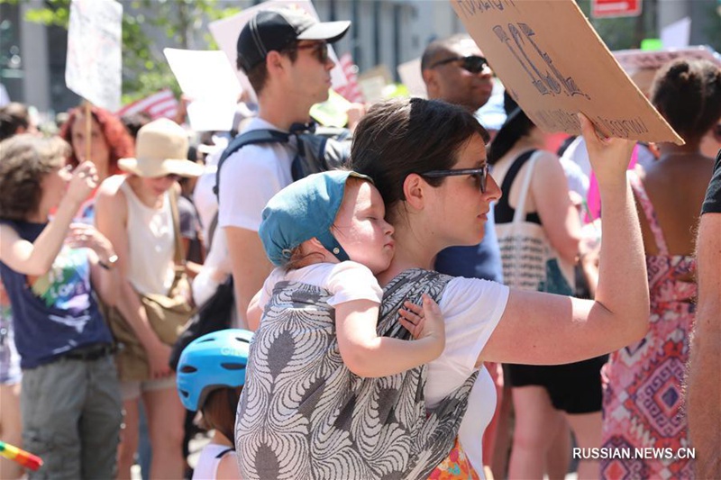 В США прошли более 700 демонстраций против миграционной политики