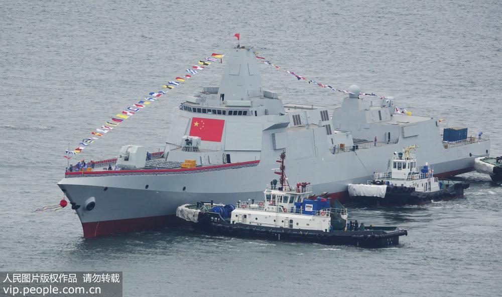 Два самых передовых китайских эсминца типа 055 были спущены на воду в один день