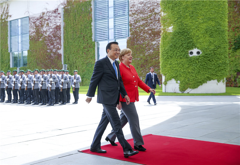 Ли Кэцян провел переговоры с канцлером ФРГ А.Меркель