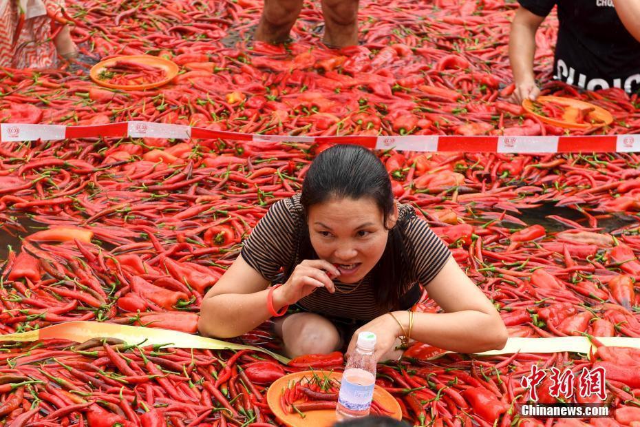 Соревнования по поеданию острого перца прошли в провинции Хунань Китая
