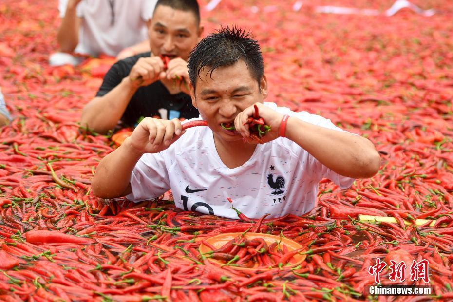Соревнования по поеданию острого перца прошли в провинции Хунань Китая