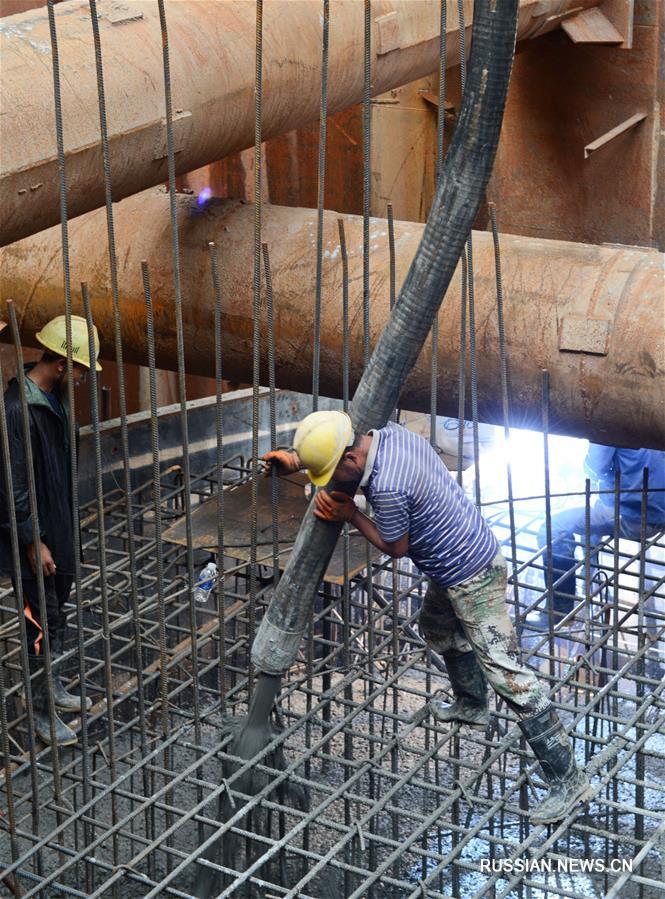 В Луангпхабанге закончен монтаж опорных конструкций мегамоста через Меконг железной дороги Китай -- Лаос