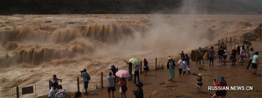 Количество воды в водопаде Хукоу продолжает увеличиваться