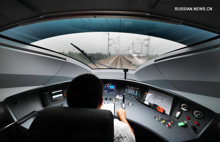 Скорость движения высокоскоростных поездов "Фусин" между Пекином и Тяньцзинем увеличилась до 350 км/ч