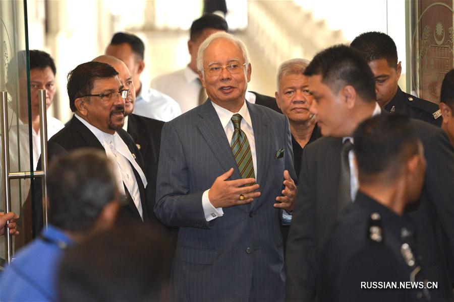 Суд Малайзии обвинил экс-премьера в отмывании денег