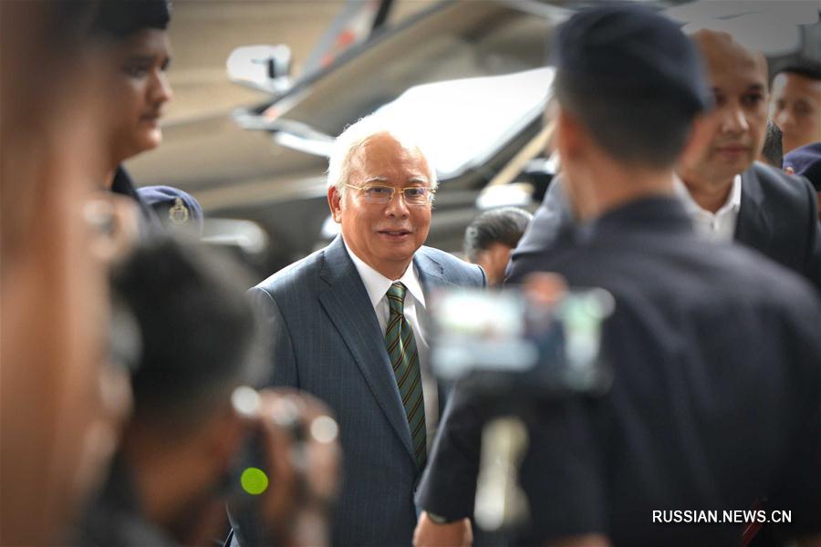 Суд Малайзии обвинил экс-премьера в отмывании денег