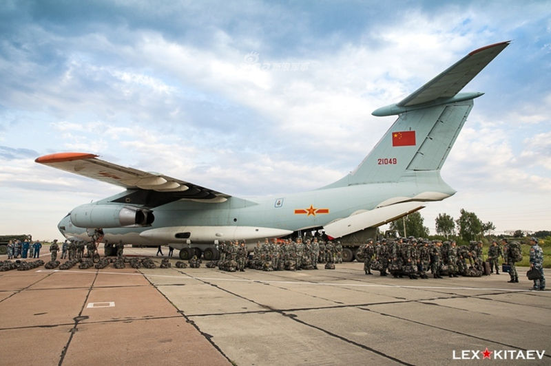 Китайские военнослужащие прибыли в Россию для участия в антитеррористических учениях ШОС «Мирная миссия – 2018»