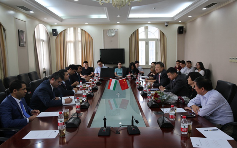 В Пекине состоялась презентация книги «Таджикистан»