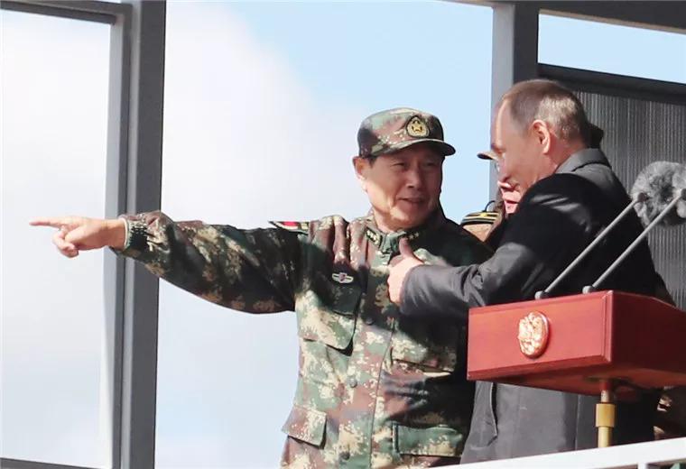 Министр обороны КНР Вэй Фэнхэ посетил российские стратегические учения "Восток-2018"