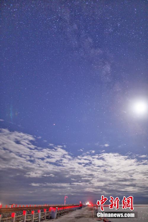Озеро Чака в Китае стало «Местом фотографии самого красивого звездного неба» 