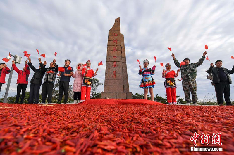 В провинции Чжэцзян появился государственный флаг КНР из красного перца и кукурузы