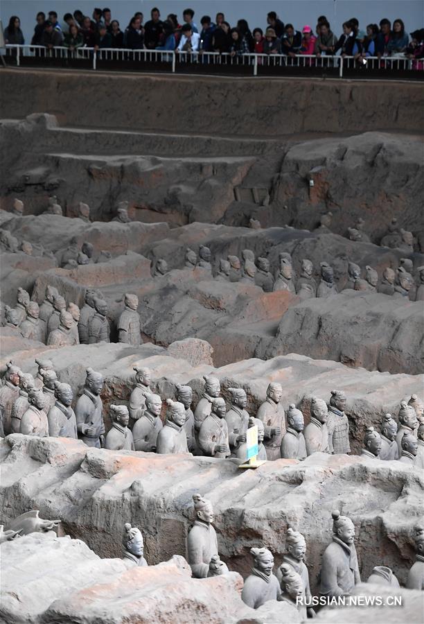 Все больше туристов посещают Музей терракотовых статуй воинов и коней из могильника Циньшихуана