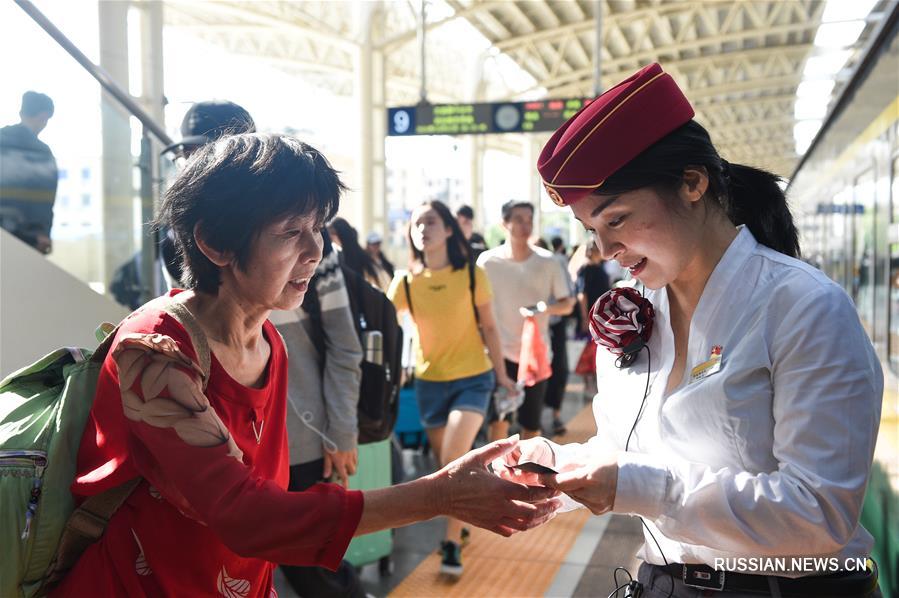 По всему Китаю отмечен пик пассажироперевозок в первый день недельных каникул по случаю Национального праздника