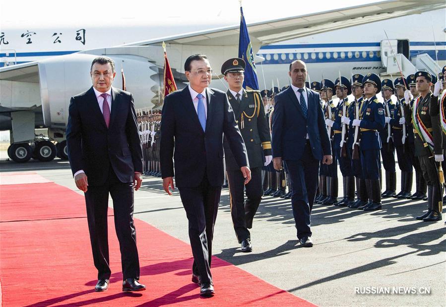 Премьер Госсовета КНР Ли Кэцян прибыл в Душанбе с официальным визитом и для участия в заседании Совета глав правительств ШОС