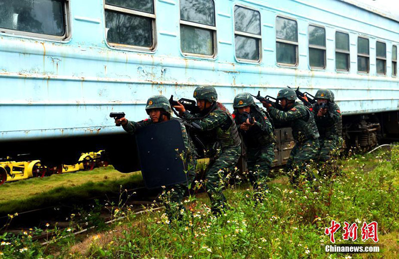В китайском городе Гуйлинь прошли учения по борьбе против захвата поезда