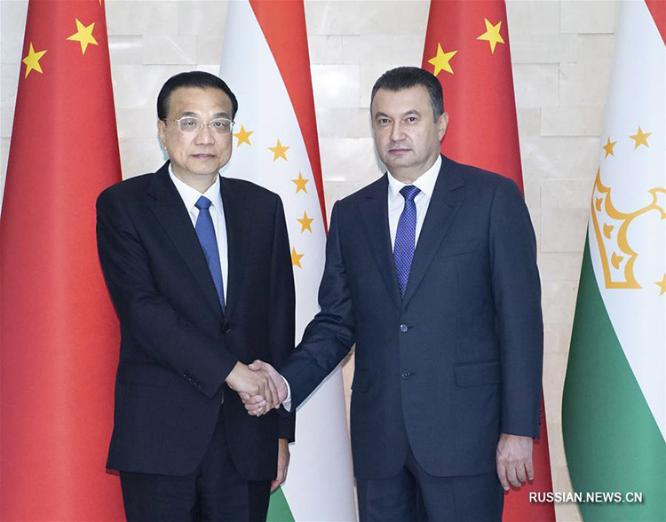 На встрече с премьер-министром Таджикистана Ли Кэцян призвал продвигать развитие китайско-таджикских отношений и сотрудничества