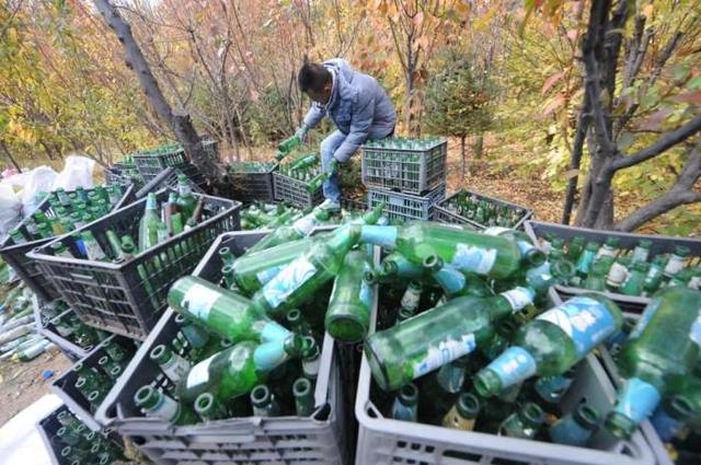Китаец построил дачу из 50 тысяч винных бутылок