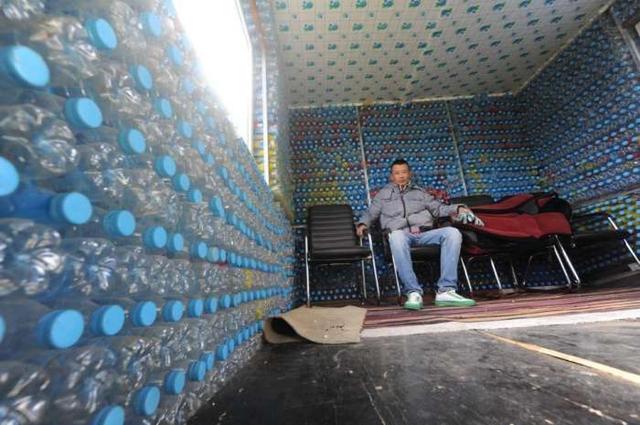 Китаец построил дачу из 50 тысяч винных бутылок