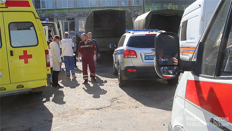 На месте взрыва работают медики, спасатели и сотрудники ФСБ.Фото: РИА Новости
