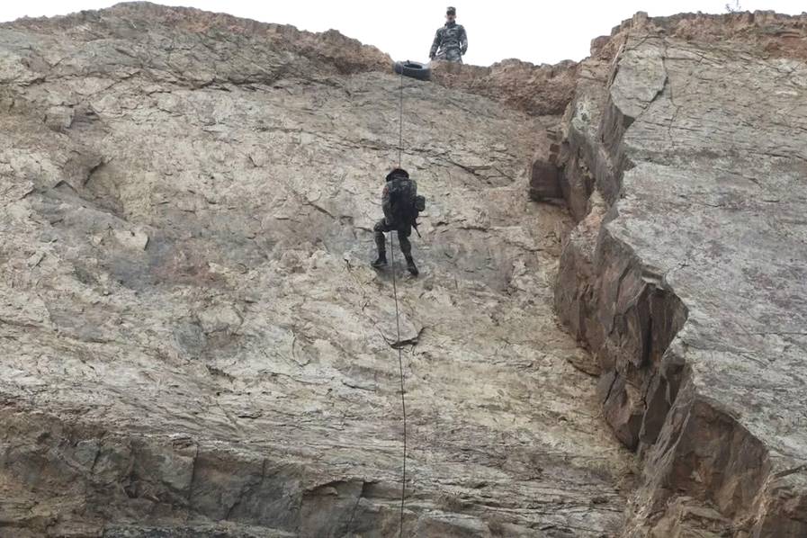 Фотографии тренировок спецназа НОАК в «Адскую неделю»