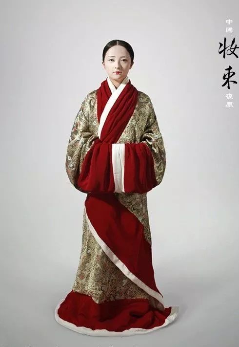 Китайская группа воссоздала 200 традиционных костюмов Китая за 11 лет