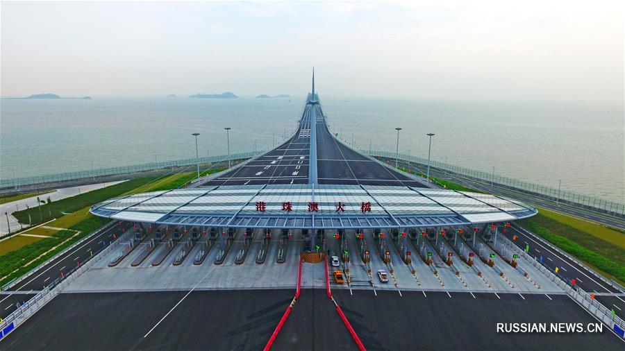 Самый длинный в мире морской мост открылся для общественного транспорта