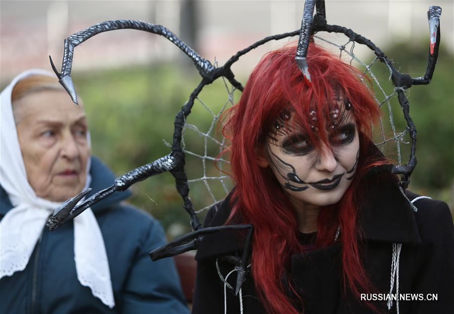 В Киеве прошел парад "зомби"