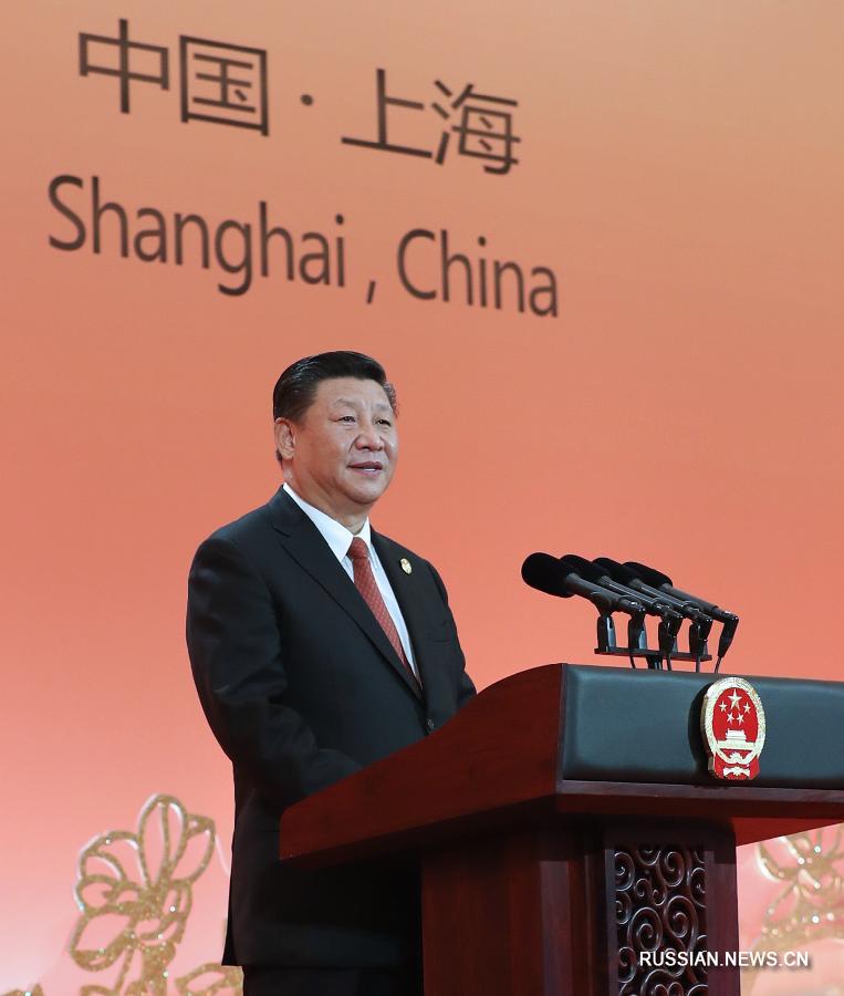 Си Цзиньпин и Пэн Лиюань устроили прием для высоких гостей первого Китайского международного импортного ЭКСПО