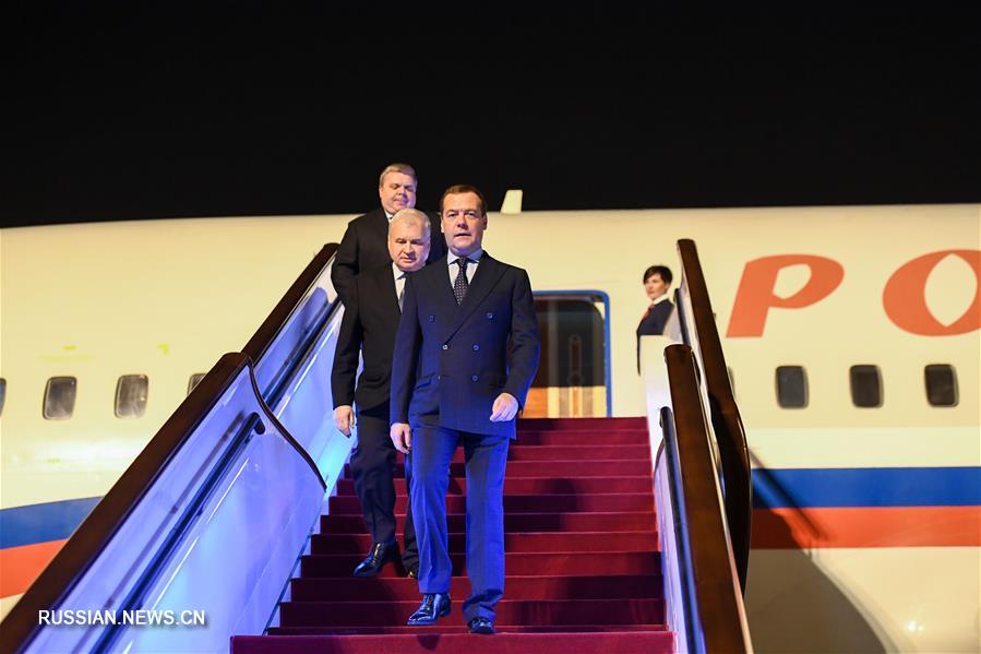 Премьер-министр РФ Дмитрий Медведев прибыл в Шанхай