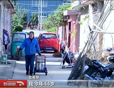 Уборщица из Китая уже 26 лет самостоятельно учит английский язык