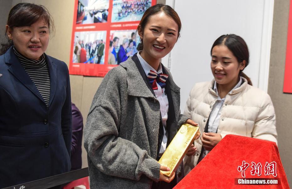 Выставка в честь 70-летия со дня выпуска китайского юаня открылась в Цзинане